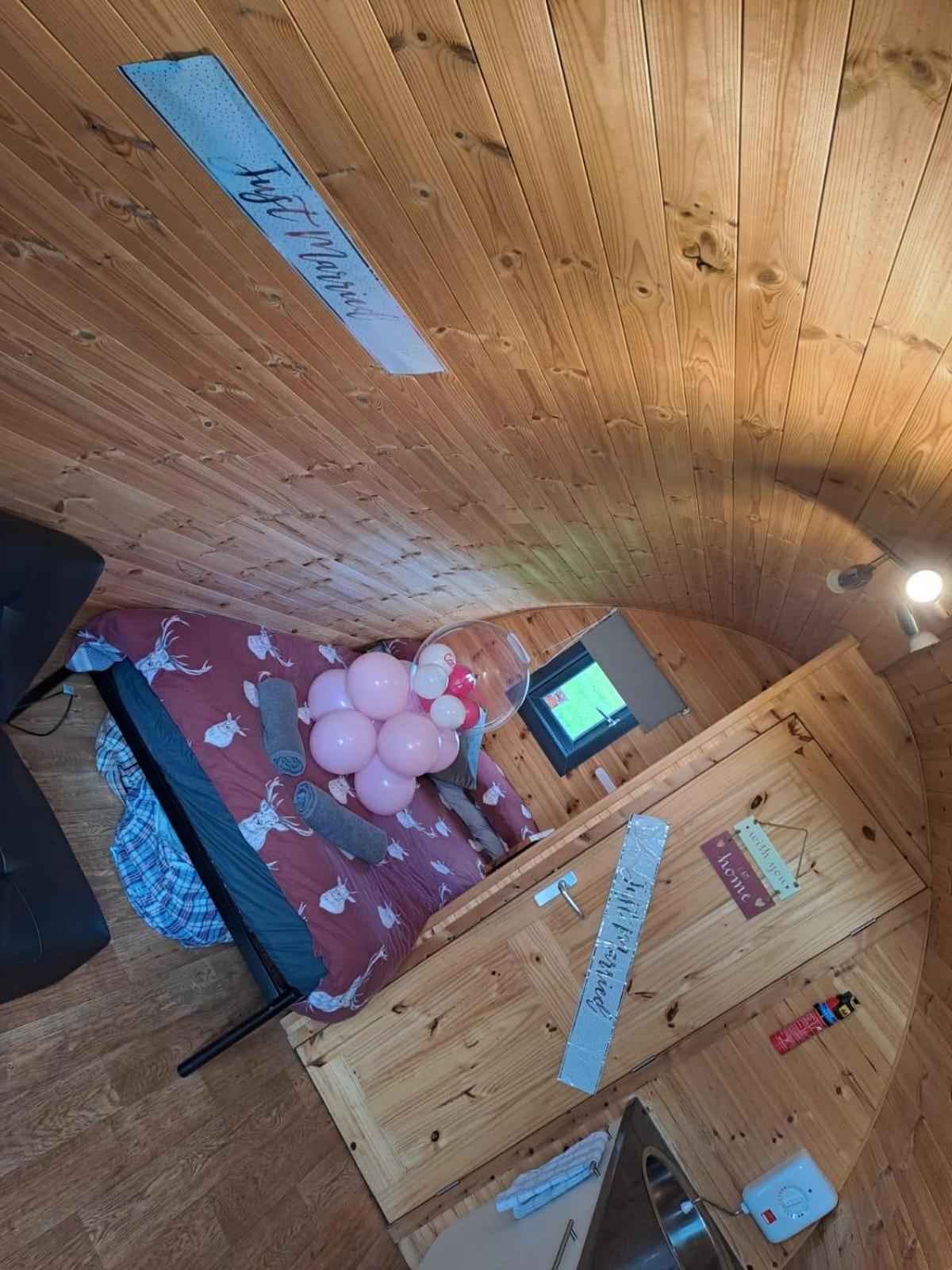 North Point Pods Hotel Терсо Екстериор снимка